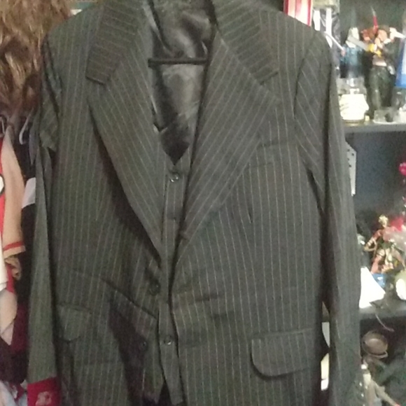 Suit - Picture 3 of 4